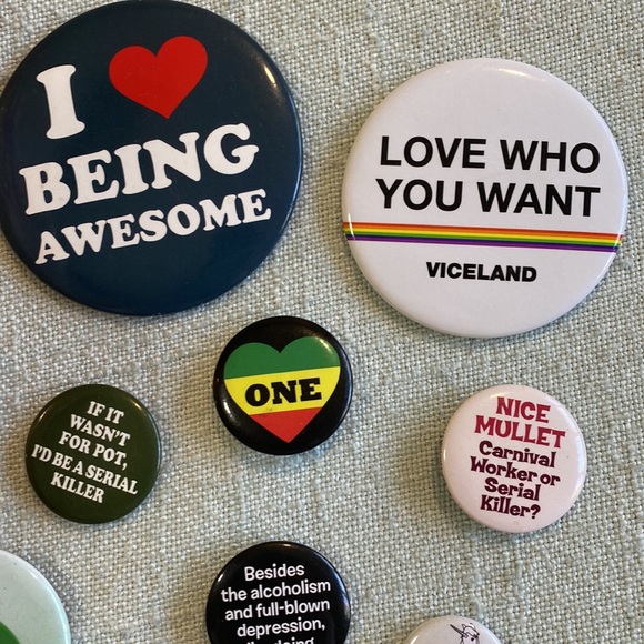 🌼 Button pin bundle - Picture 3 of 5